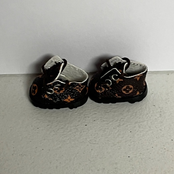 Designer Overalls Sneakers Bucket Hat 3 Piece Outfit For Labubu Tan Red Green - Picture 11 of 13